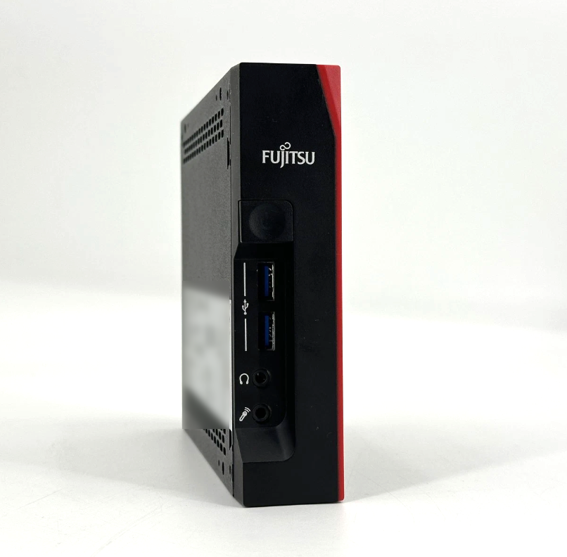 Fujitsu Futro S740 Frontansicht auf das schwarze Gehäuse mit roten Akzenten